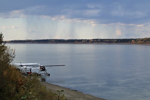 float plane fort simpson